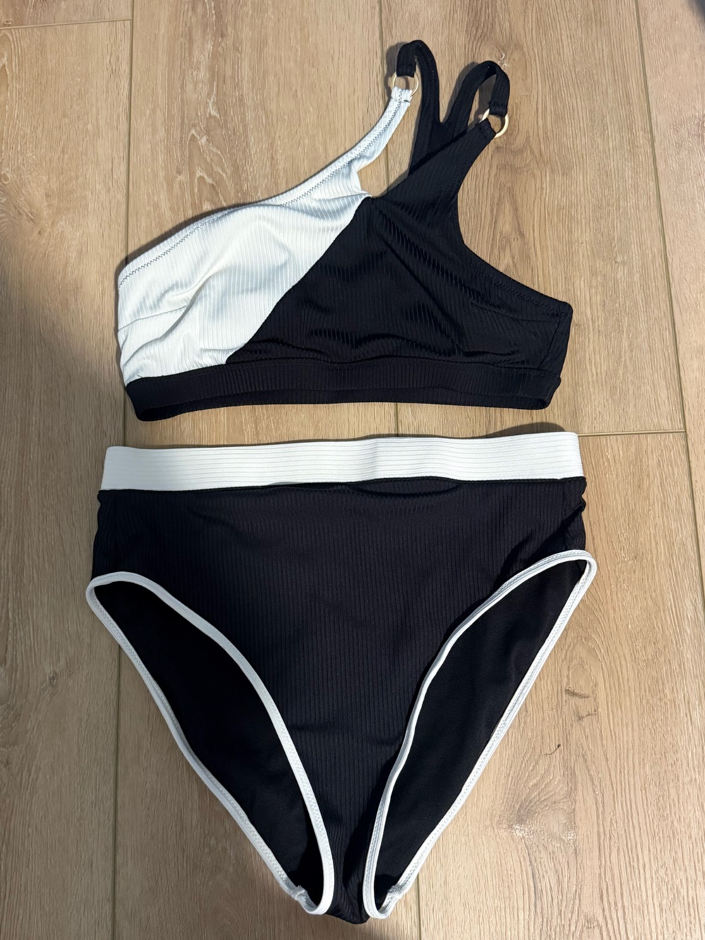 Jessica Simpson Black and White Colorblock Bikini Set
